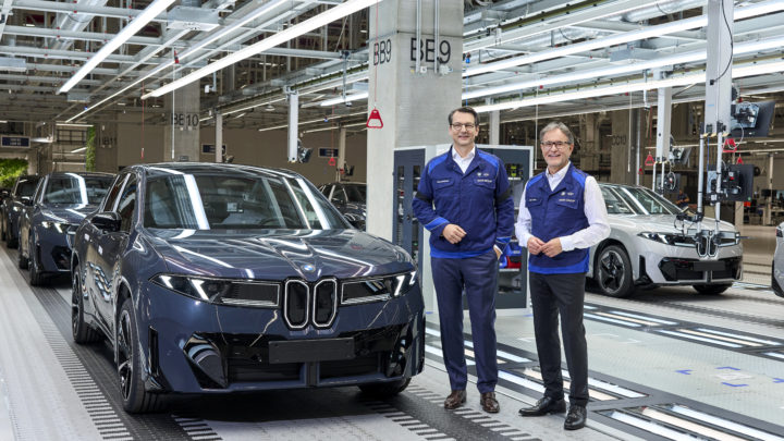 BMW znižuje emisnú stopu pri výrobe elektromobilov.